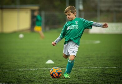 Piłka nożna dla najmłodszych – dlaczego warto zapisać dziecko na treningi?
